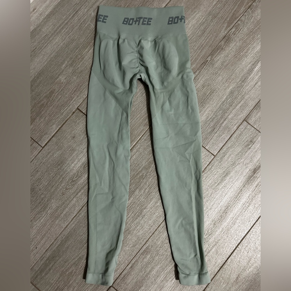 Bo & Tee scrunch butt leggings